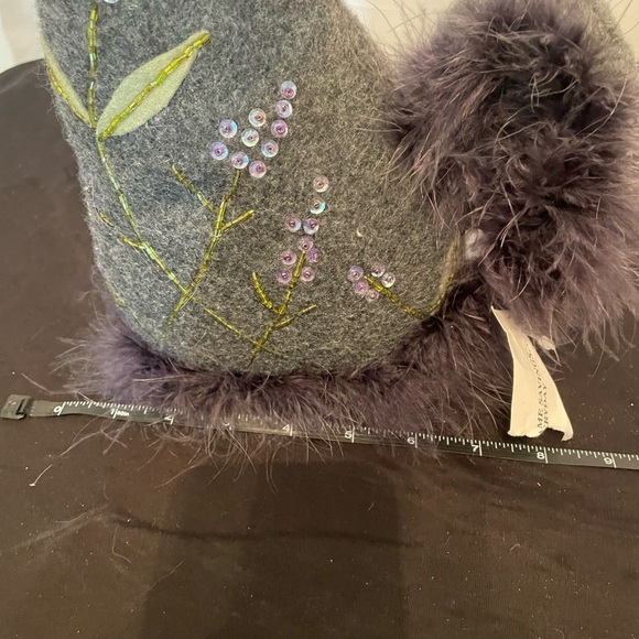 Felt Cat Decor with Fluffy Tail & Embroidered Flowers Weighted Base NWT - Picture 9 of 9